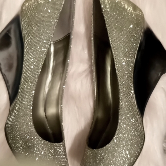 Bandolino Shoes - ♥️Bandolino sparkly shoes size 8